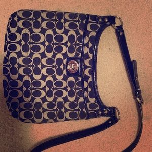 Coach cross body purse MEDIUM SIZE